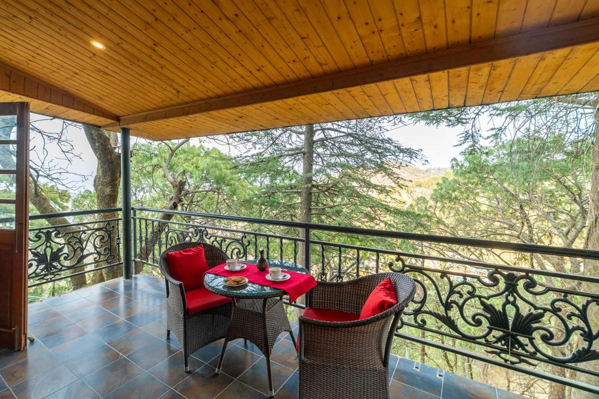 Stayvista At Paris Villa With Pvt Pool & Valley View Kasauli Exterior foto